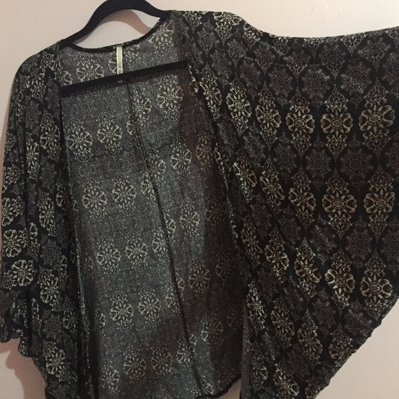 Patterned Wrap - Picture 3 of 5