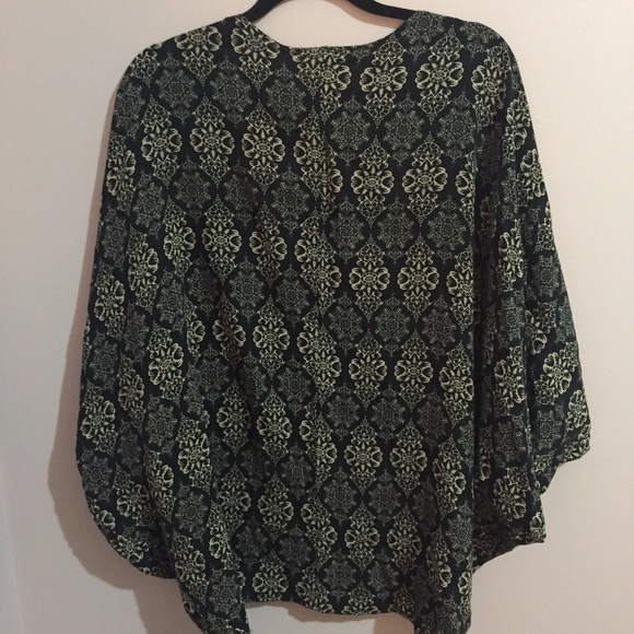 Patterned Wrap - Picture 4 of 5