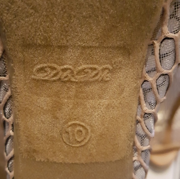 Heels - Picture 3 of 3