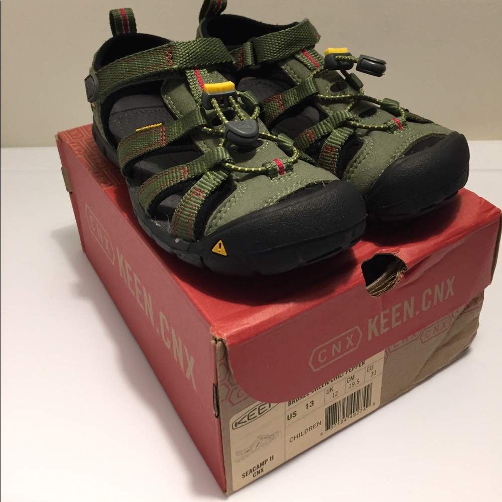 Boys Keen seacamp size 13 green sandals