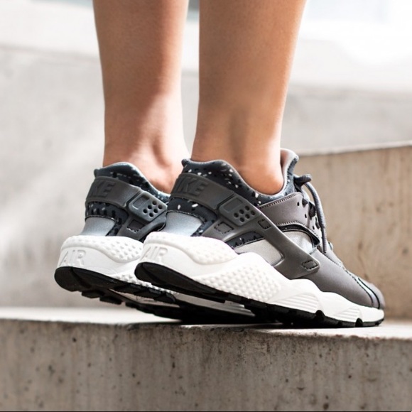 NWT Nike Huarache Run Print Cool Grey WMNS - Picture 6 of 8
