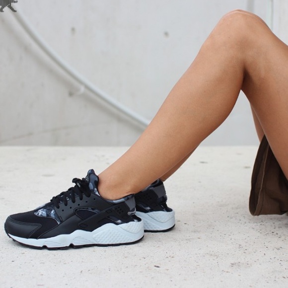 NWT Nike Huarache Run Print Cool Grey WMNS - Picture 2 of 8