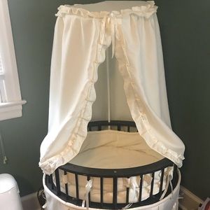 Oval Badger Basket Bassinet