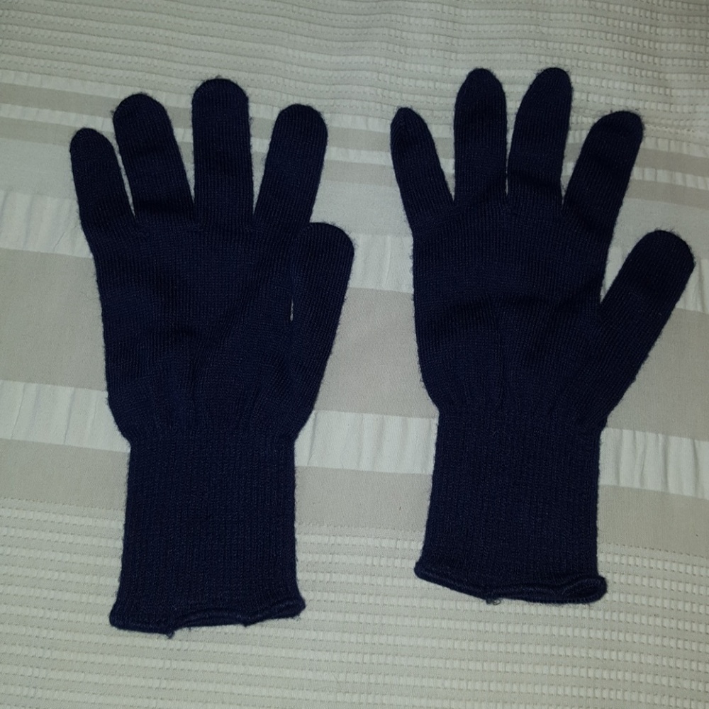 Knit light weight gloves/liners.
