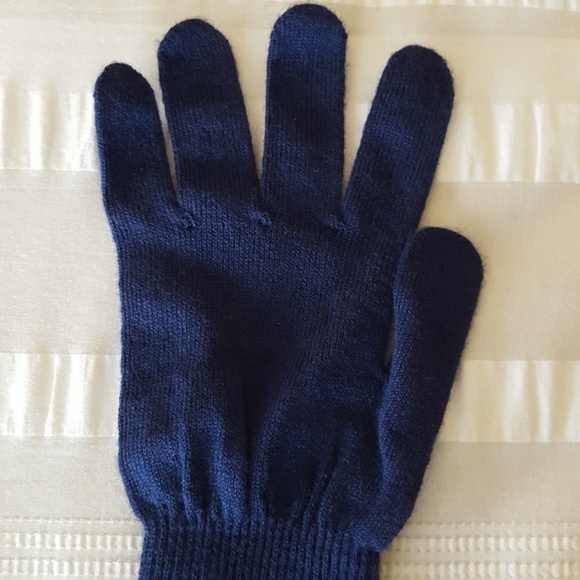 Knit light weight gloves/liners. - Picture 2 of 3