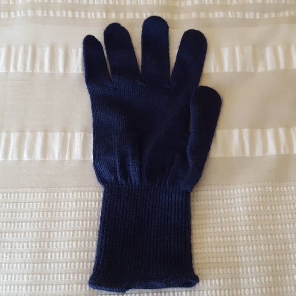 Knit light weight gloves/liners. - Picture 3 of 3