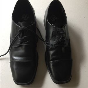 TKS boys black dress shoe - size 5