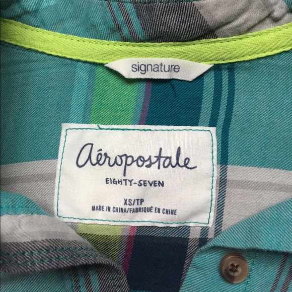 Women’s long sleeve button up. - Picture 2 of 3