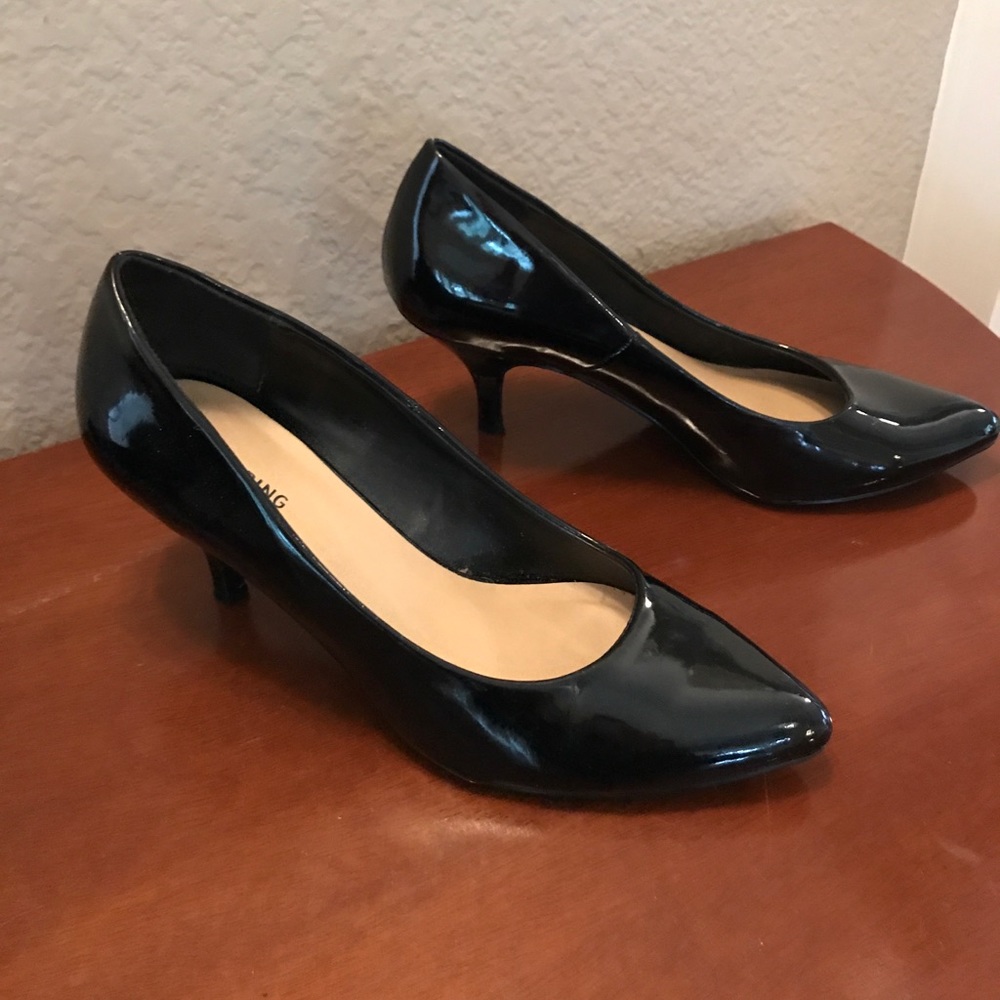Ladies Black Patent Heels.