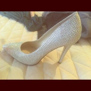 Brand new never worn jimmy choo pumps 81/2