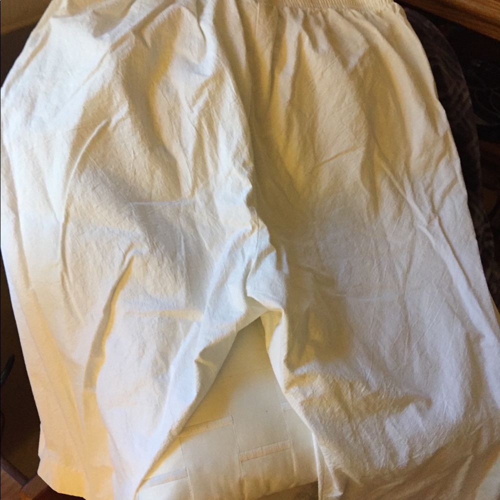 White Capri pants
