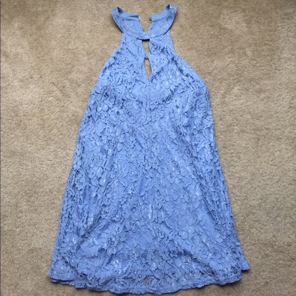Women’s keyhole lace dress.