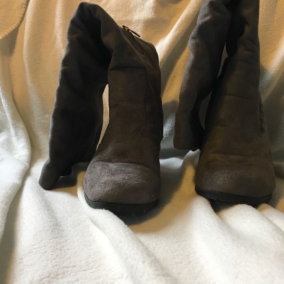 Grey boots with a heel SOLD - Picture 5 of 5