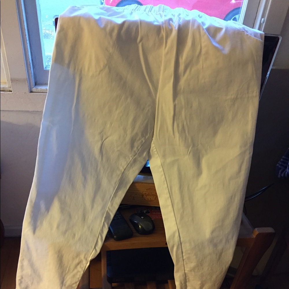 White 96% cotton,,4% spandex, side pockets