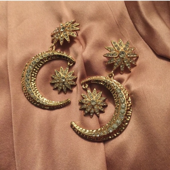 ✨🌙 Moonlight statement earrings✨🌙 - Picture 3 of 3