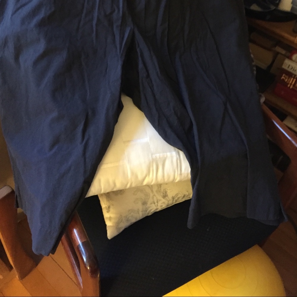 Navy  100% cotton Capri pants