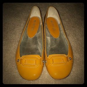 Taryn Rose Mustard Ballet Flats Size 10