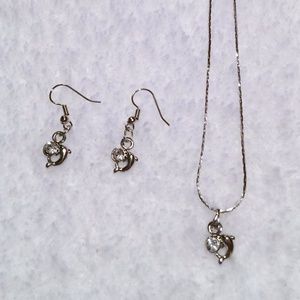 ✨NEW✨ 2 Piece Dolphin Jewel Earring & Necklace Set