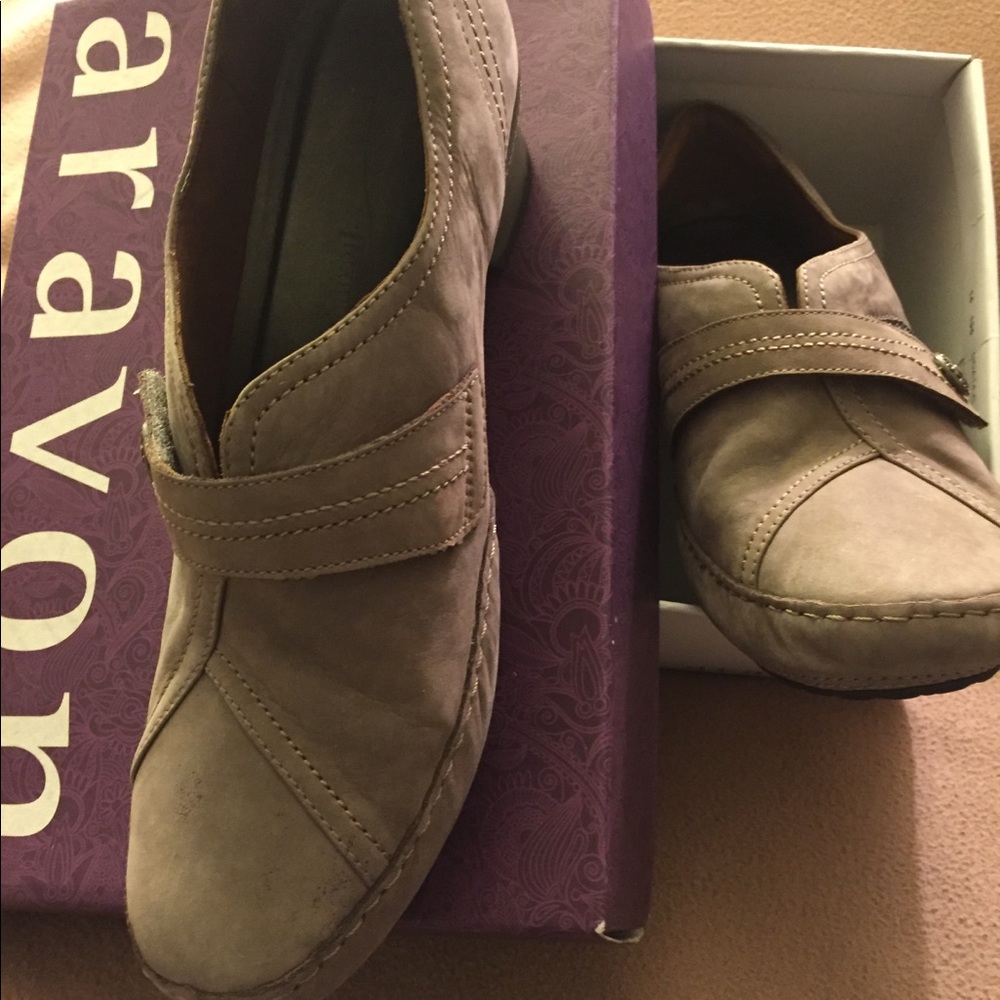 Suede flex mic shoe
