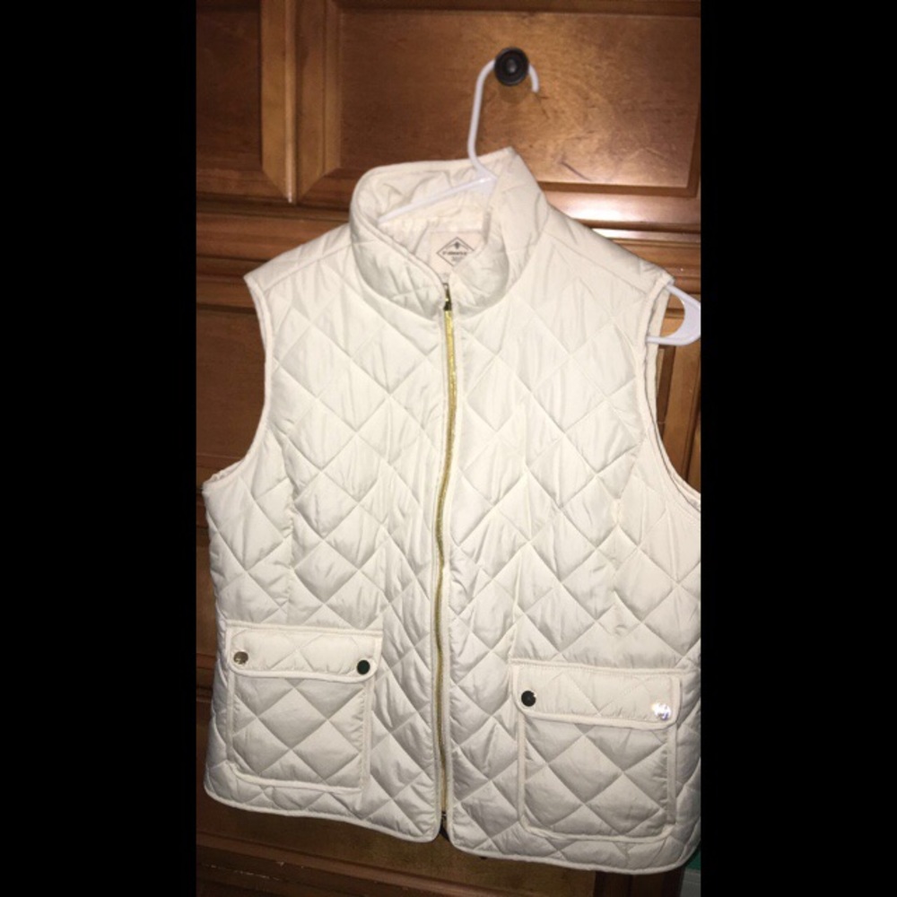 white/off white bubble vest! NEVER BEEN WORN!