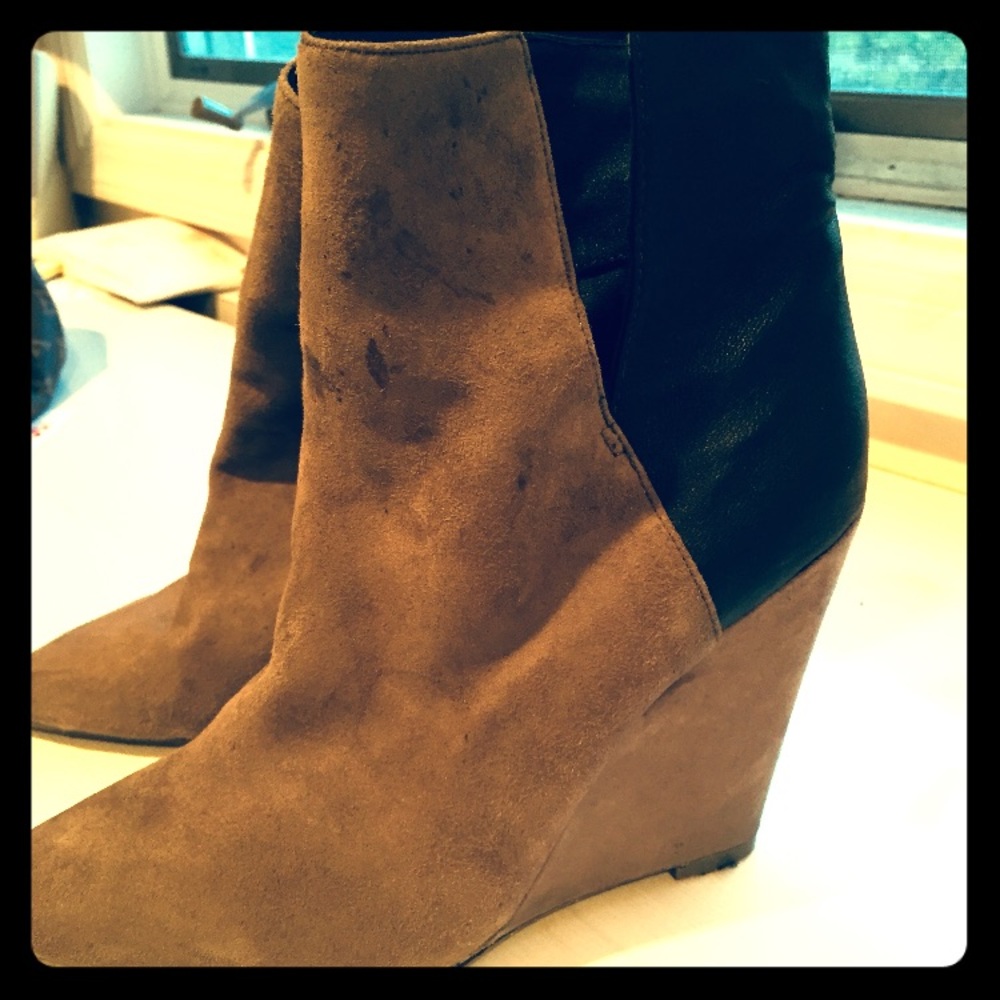NWOT! 👢 BCBG Max Azria ankle boot. Size 6 1/2