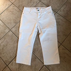White denim crop pant