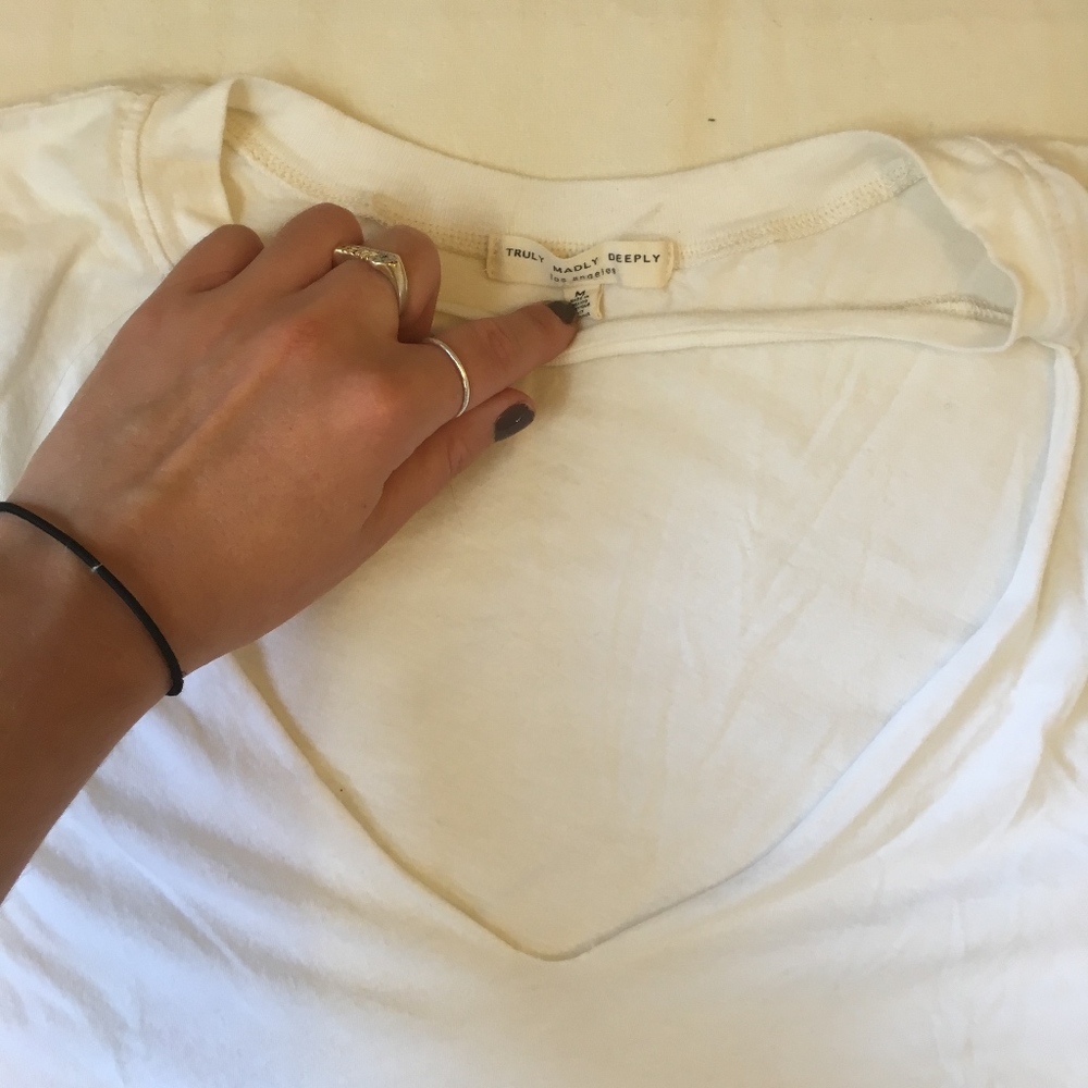 Cut-Out Tee - Picture 4 of 4