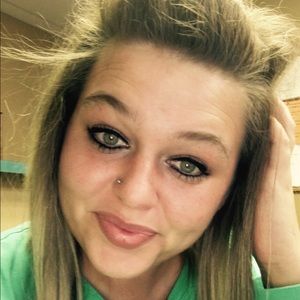 Meet your Posher, Kayla