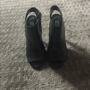 Steve Madden 6.5 peep toe bootie