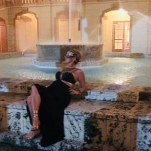 Meet your Posher, Zana