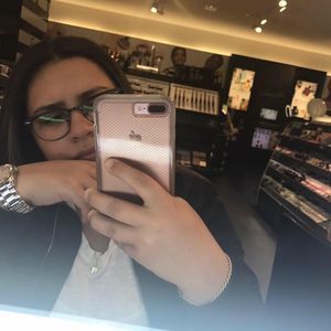 Meet your Posher, Pamela