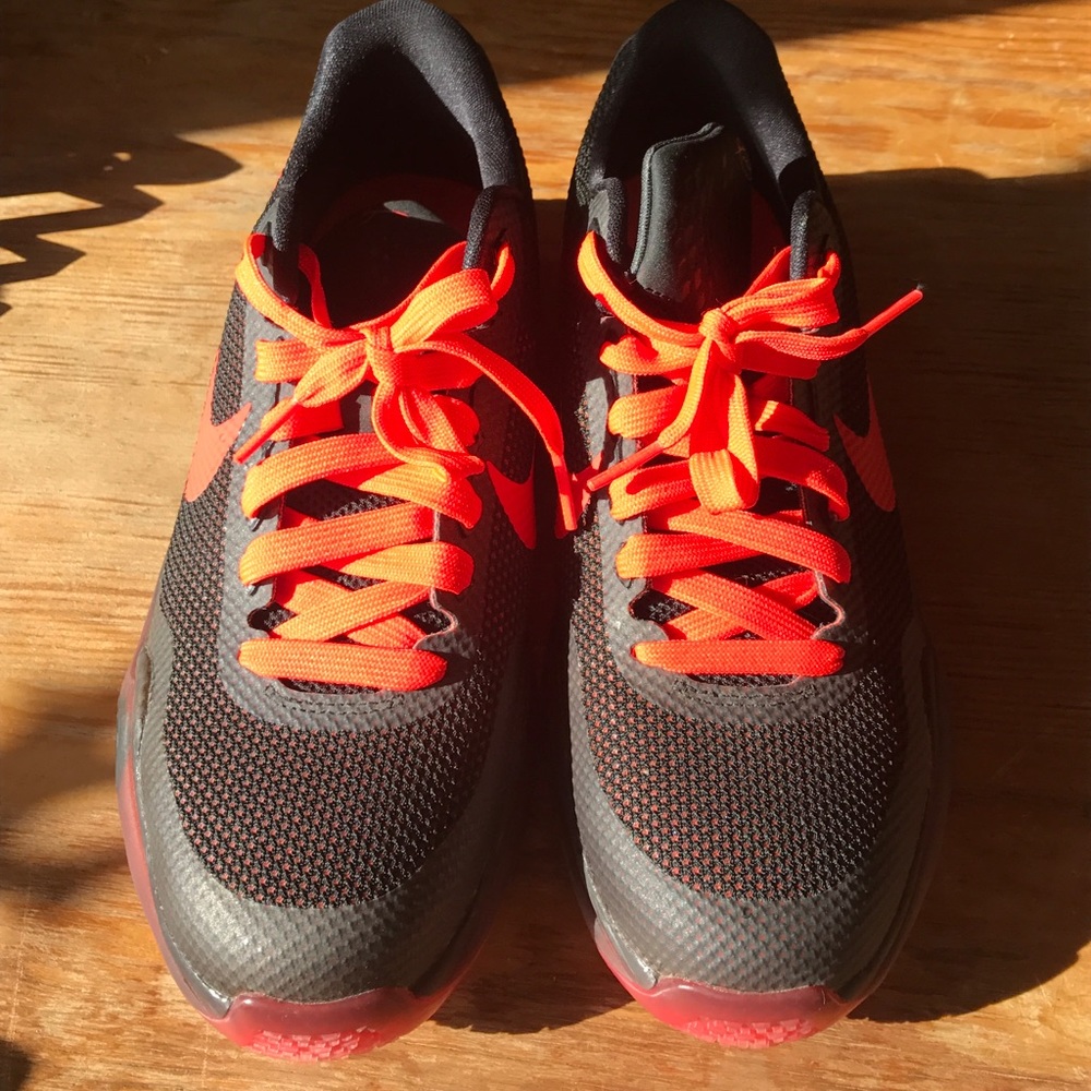 Women's Nike Kobe Black Sneakers Sz 9