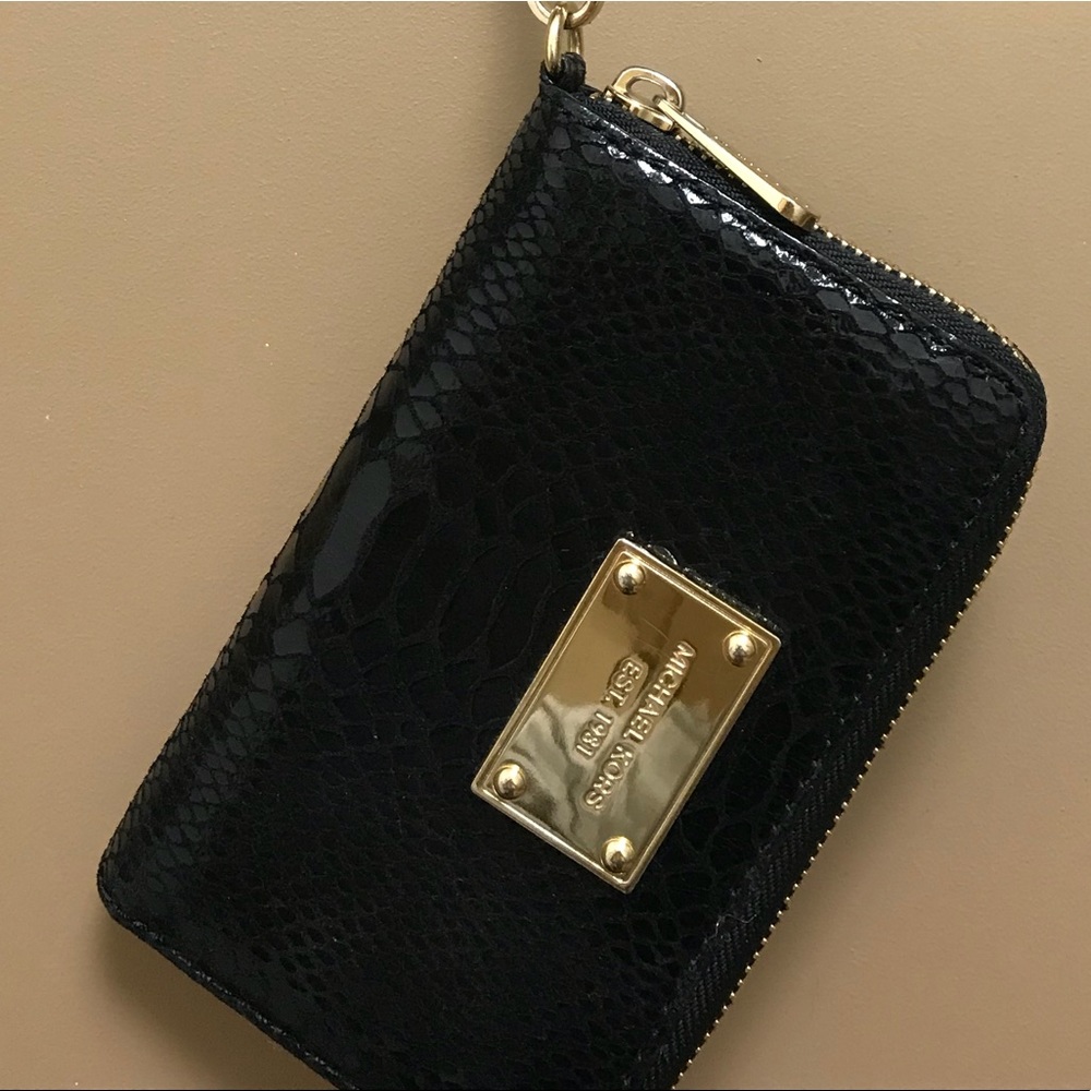 Michael Kors wristlet - Picture 2 of 7