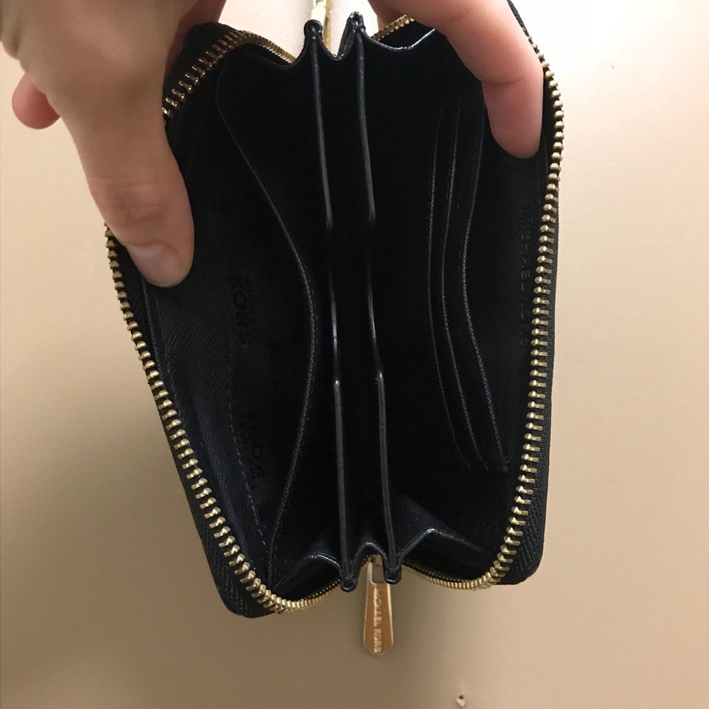 Michael Kors wristlet - Picture 5 of 7