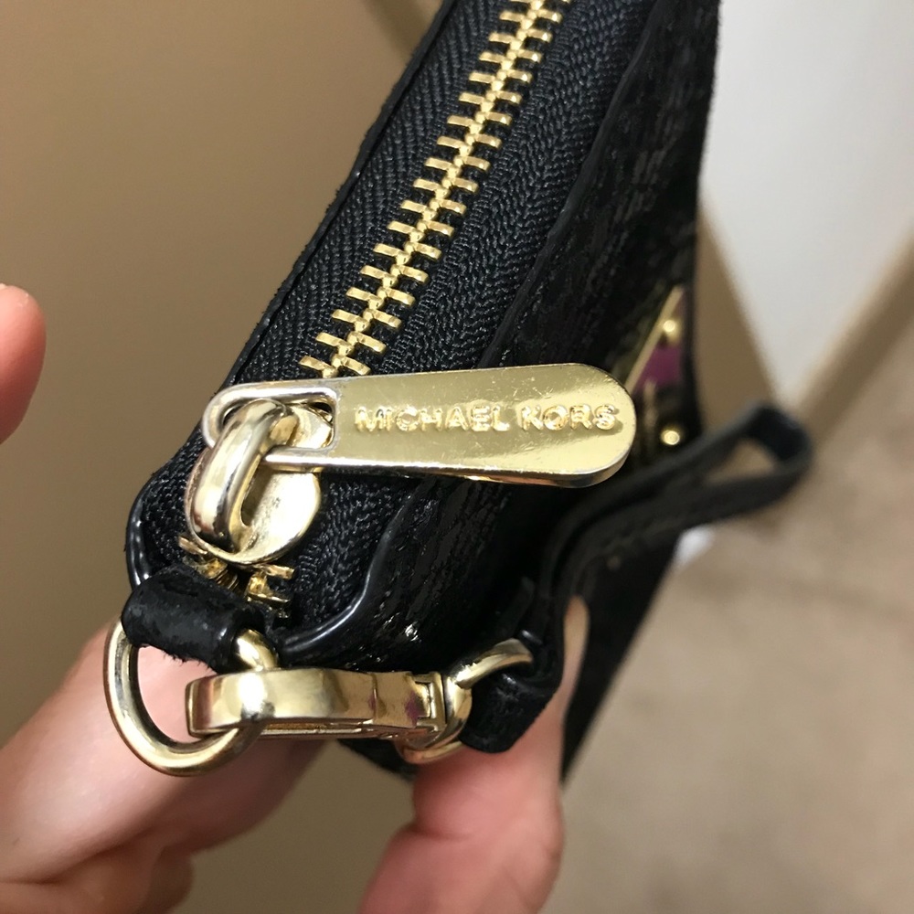 Michael Kors wristlet - Picture 6 of 7