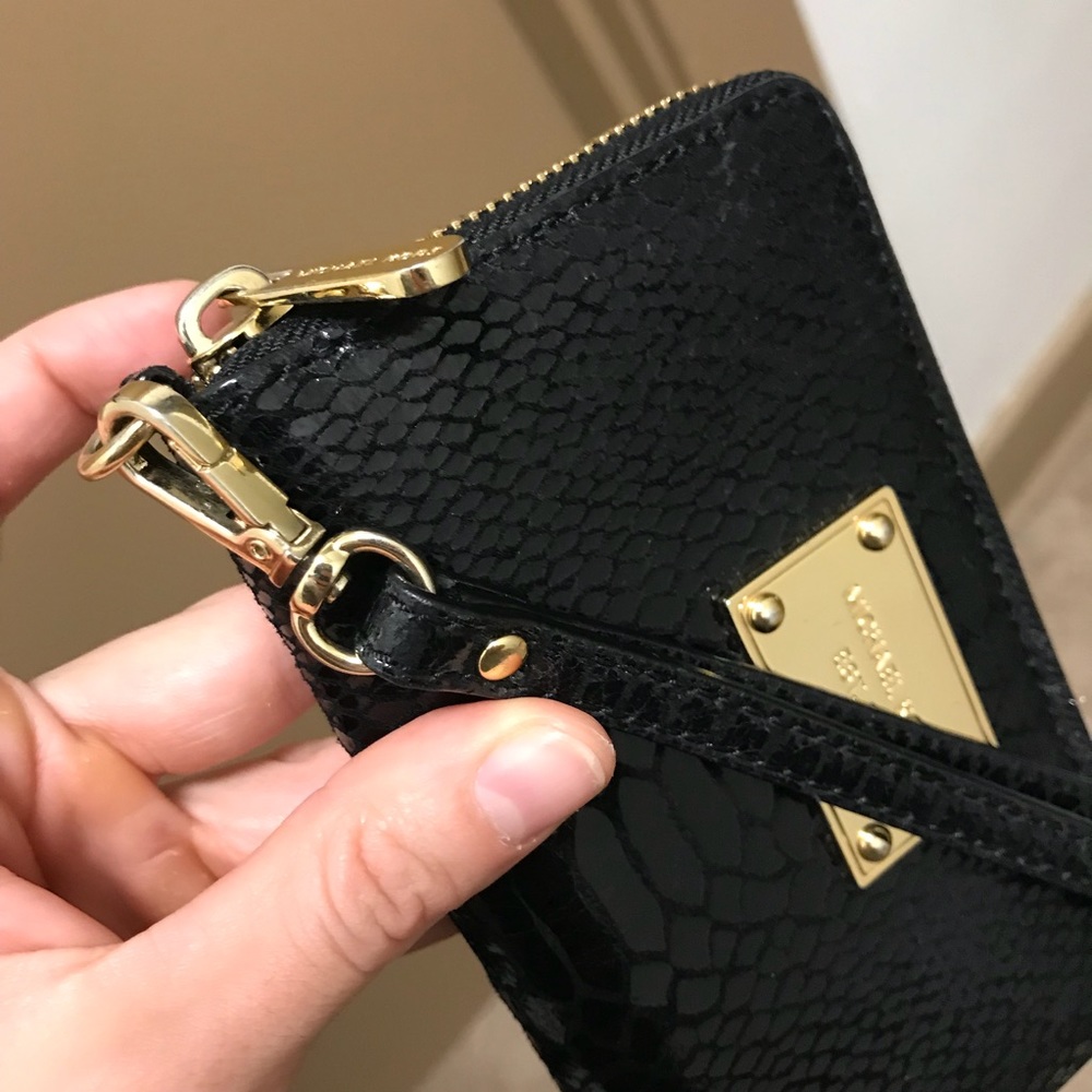 Michael Kors wristlet - Picture 7 of 7