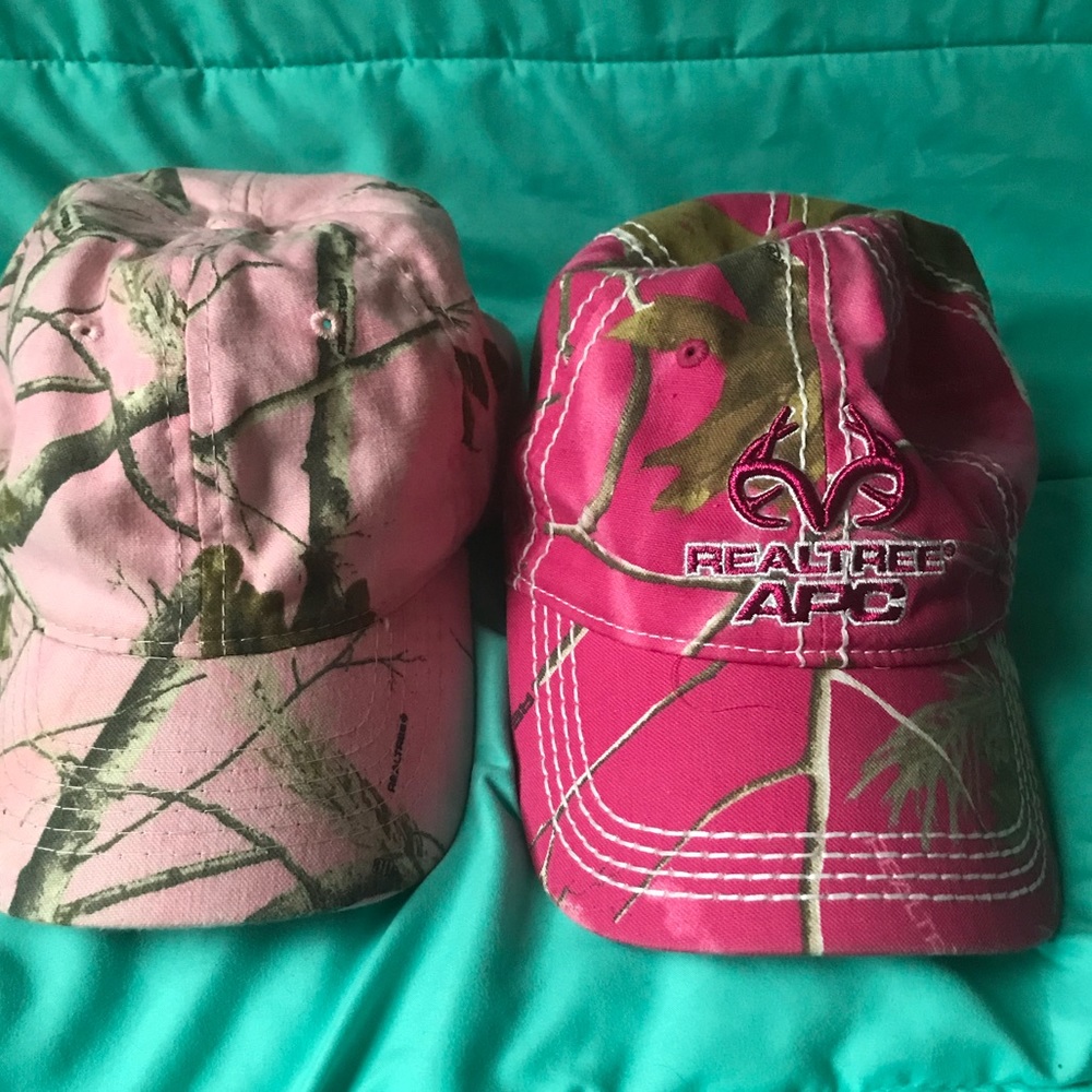 🎀2 Pink Realtree hats🎀 Bright pink one is NEW!