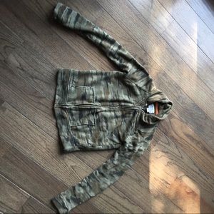 Lucky Brand camo sweatshirt