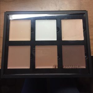 Anastasia contour pallet