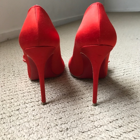 Christian Louboutin Pumps - Picture 2 of 5
