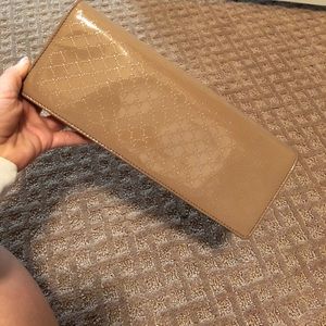 Gucci nude patent leather clutch