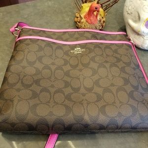 MUST GO Neon Pink Coach