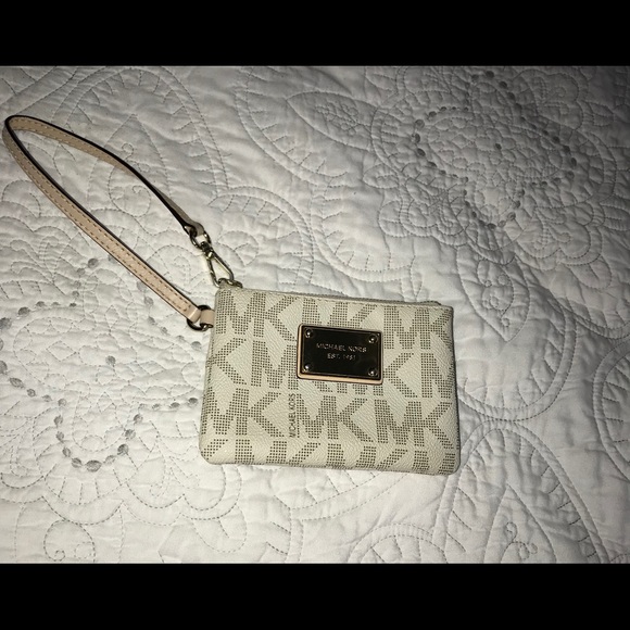 Michael Kors Handbags - Michael Kors Small Wristlet