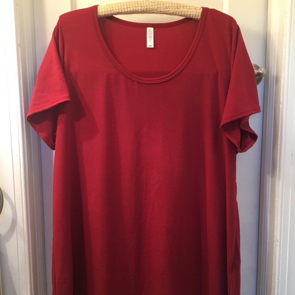 LuLaRoe Deep Red Classic Tee