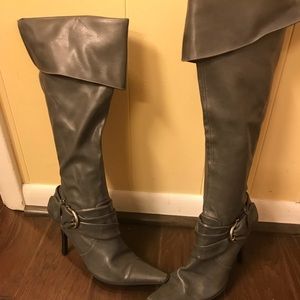 Gray boots. - excellent condition