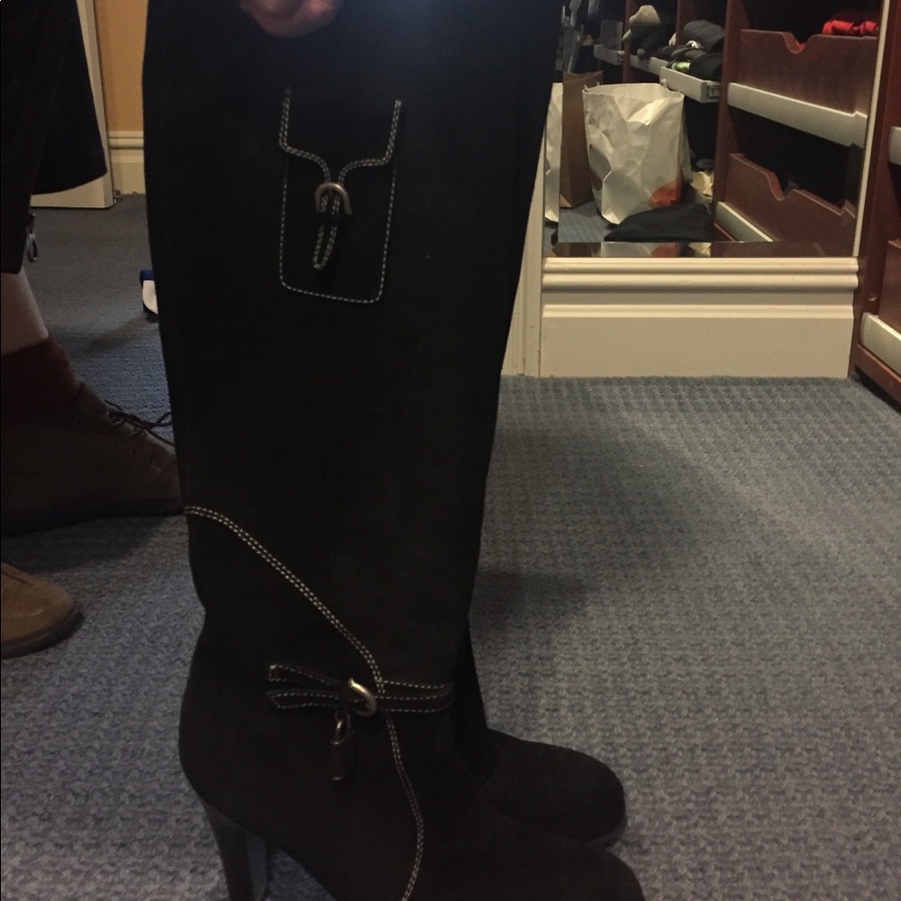 Black juicy boots