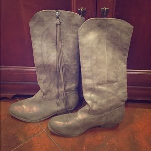 Silver/grey boots