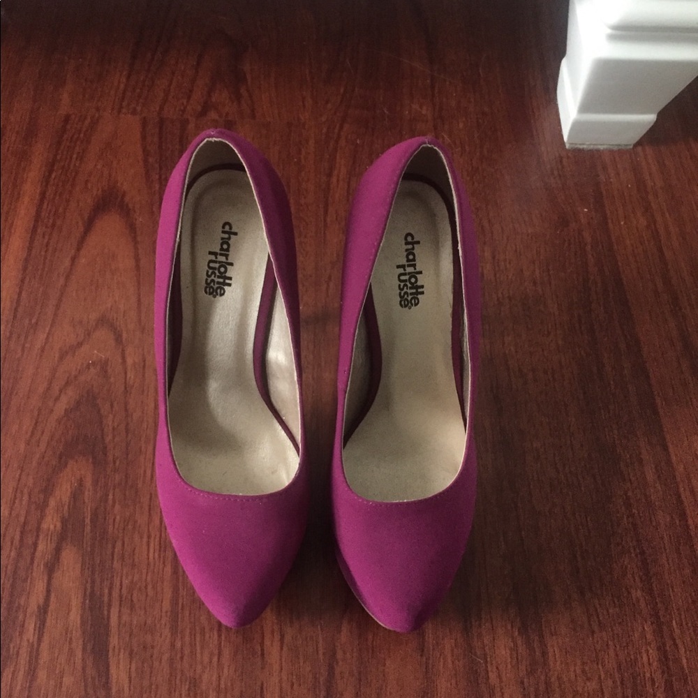 Magenta pumps