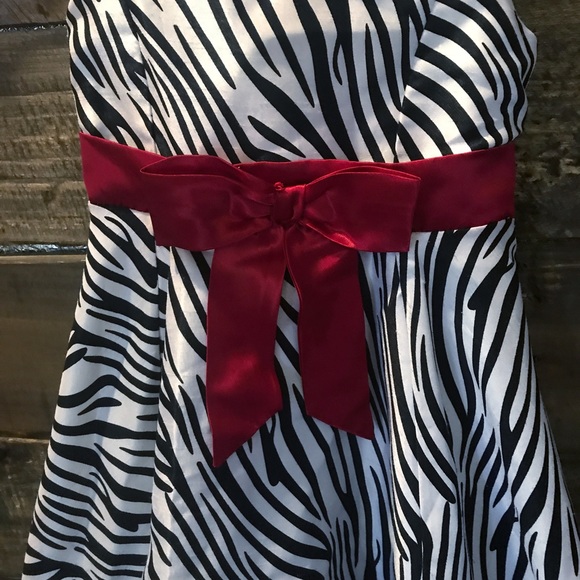 Rare Edition Zebra patterned dress with red bow - Picture 2 of 8