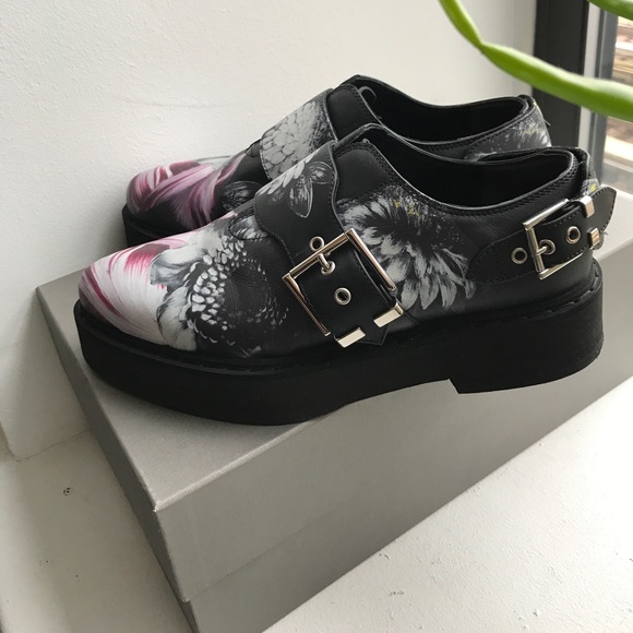 Shoes - Picture 2 of 3